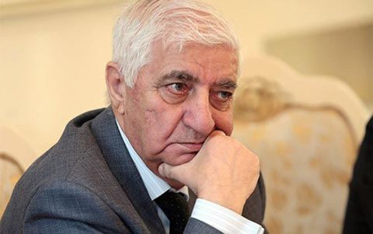 Xalq şairi Fikrət Qoca vəfat edib